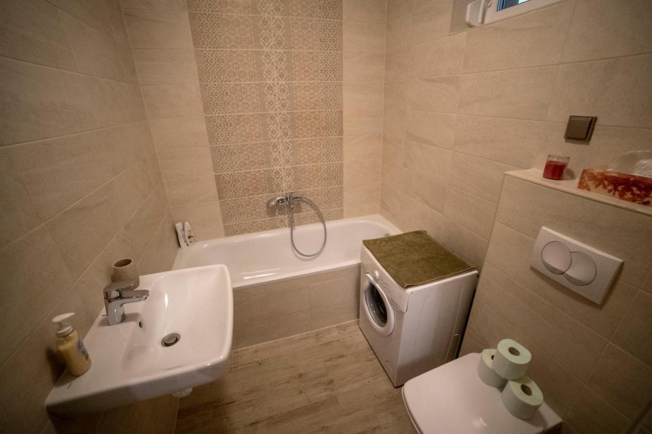 Sasadpark'S New Apartment In The West Part Of Buda บูดาเปสต์ ภายนอก รูปภาพ
