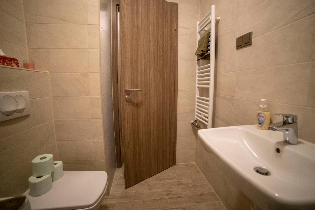 Sasadpark'S New Apartment In The West Part Of Buda บูดาเปสต์ ภายนอก รูปภาพ