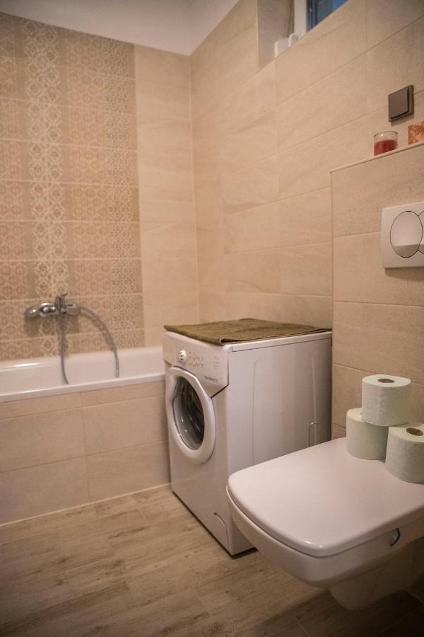 Sasadpark'S New Apartment In The West Part Of Buda บูดาเปสต์ ภายนอก รูปภาพ